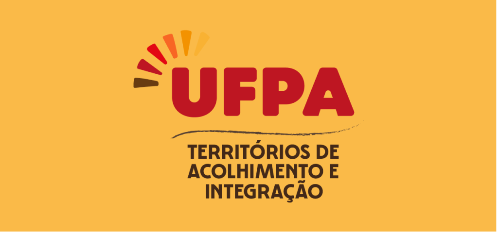 Card com fundo amarelo. No centro está o logotipo do Programa UFPA Territórios de Acolhimento, em que a sigla da UFPA está em destaque em vermelho e, sobre a letra "U", estão traços coloridos simulando um cocar indígena.
