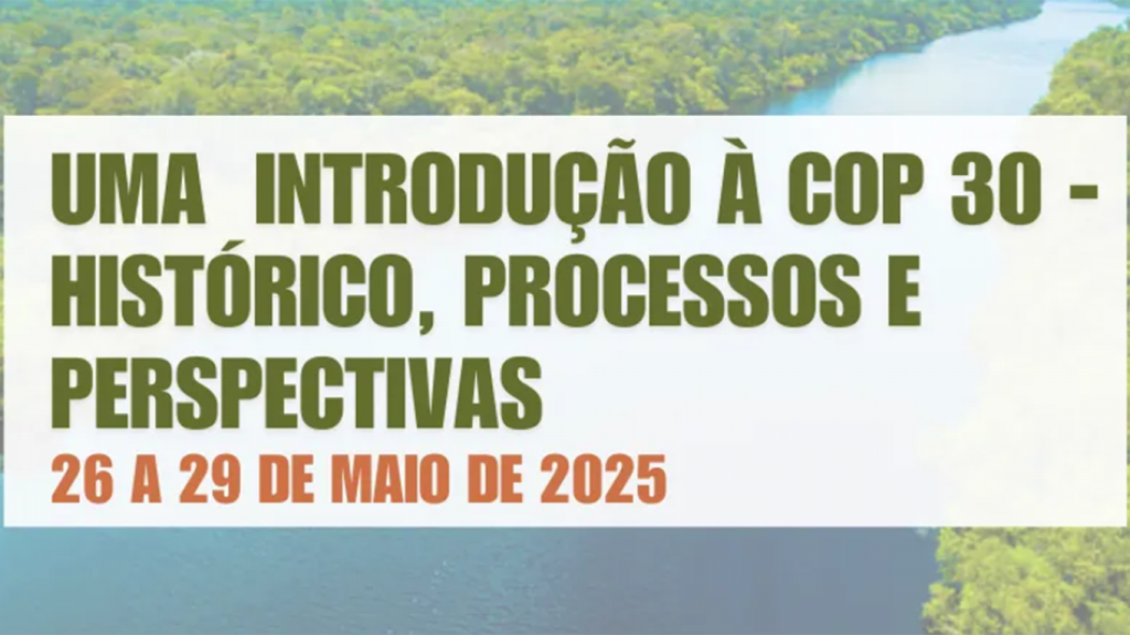 Card gráfico com uma imagem da floresta Amazônica de fundo. Sobre a imagem uma faixa branca destaca o seguinte texto: UMA INTRODUÇÃO À COP 30 - HISTÓRICO, PROCESSOS E PERSPECTIVAS - 26 A 29 DE MAIO DE 2025.
