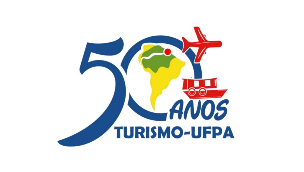 Card de fundo branco destaca a seguinte informação: 50 anos TURISMO-UFPA. O texto é seguido por imagens de um mapa do Brasil, um avião e um barco.