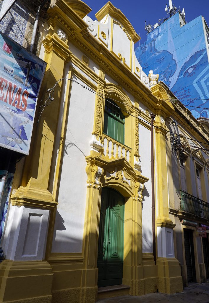 Fotografia da fachada da Capela Pombo.