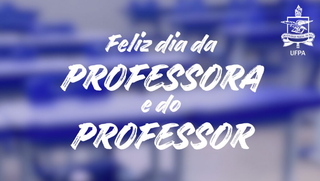 Fotografia registra uma imagem borrada com o seguinte texto: FELIZ DIA DA PROFESSORA E DO PROFESSOR.