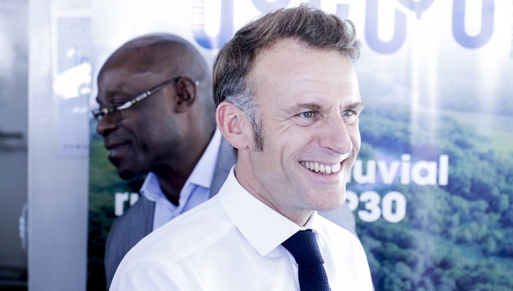 Fotografia close do presidente da França, Emmanuel Macron.