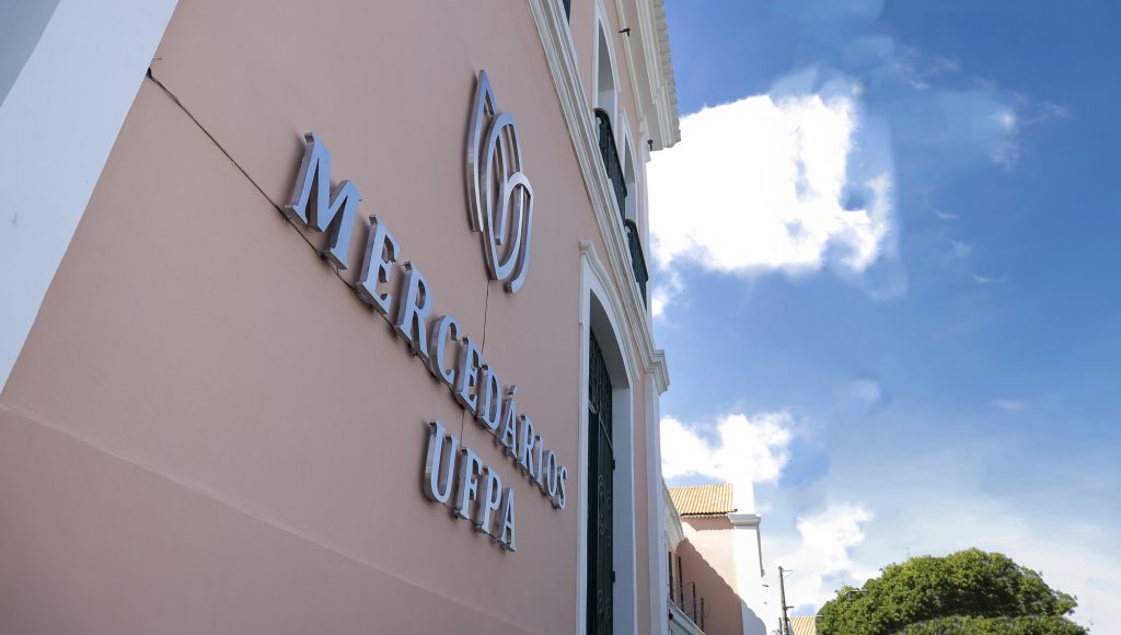 Fotografia de parte da fachada do prédio Mercedários UFPA.
