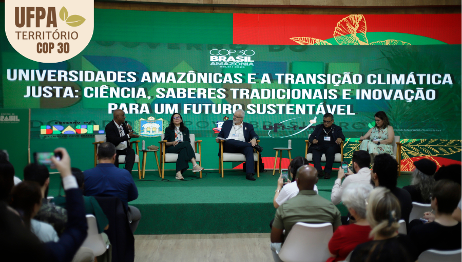 Fotografia registra um grupo de cinco pessoas, em um palco, falando para uma plateia. Entre as pessoas, está o reitor da UFPA, Gilmar Pereira da Silva, que fala ao microfone. Ao fundo, um telão anuncia o tema: UNIVERSIDADES AMAZÔNICAS E A TRANSIÇÃO CLIMÁTICA JUSTA - CIÊNCIA, SABERES TRADICIONAIS E INOVAÇÃO PARA UM FUTURO SUSTENTÁVEL. Sobre a foto, um selo identifica: UFPA TERRITÓRIO DA COP.