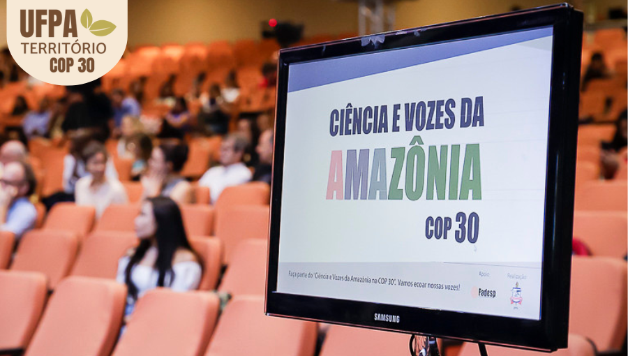 Fotografia registra a logo do moimento "Ciência e Vozes da Amazônia na COP 30" em uma tela. Sobre a foto, um selo identifica: UFPA TERRITÓRIO DA COP.
