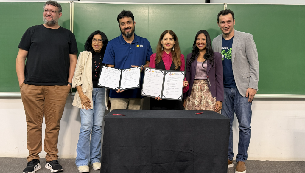 FOTOGRAFIA POSADA DE UM GRUPO DE SEIS PESSOAS, ENTRE OS PRESENTES, ESTÃO A VICE-REITORA DA UFPA, LOIANE ORADO; A PRÓ-REITORA DE RELAÇÕES INTERNACIONAIS, LISE TUPIASSU; E A PRÓ-REITORA DE PESQUISA E PÓS-GRADUAÇÃO, IRACILDA SAMPAIO.